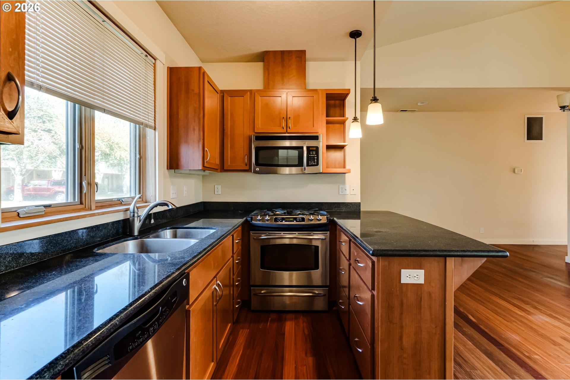 1455 Perdue Loop Eugene, OR 97401 - Photo 9 of 31 Gallery Image 9