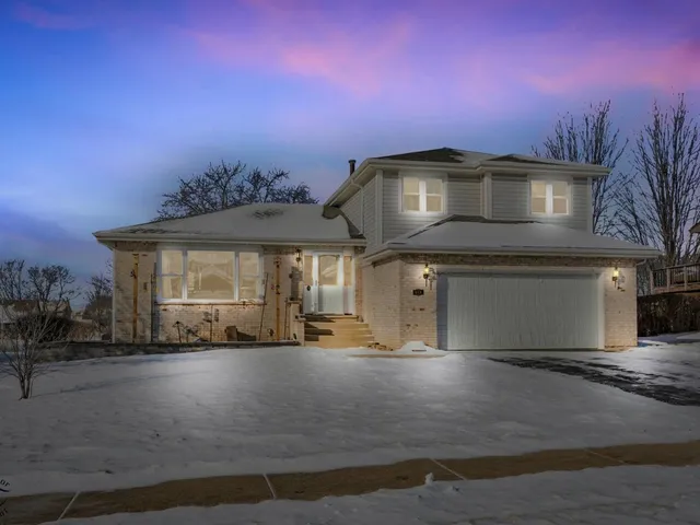 $425,000 | 618 Mendota Lane, Romeoville, IL 60446