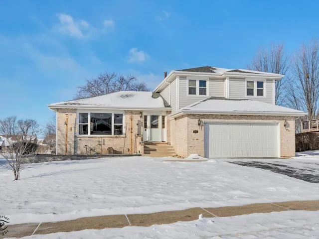 $425,000 | 618 Mendota Lane, Romeoville, IL 60446