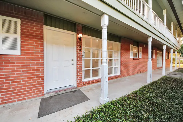 $1,650 | 5542 Holly Street, Unit 205, Houston, TX 77081