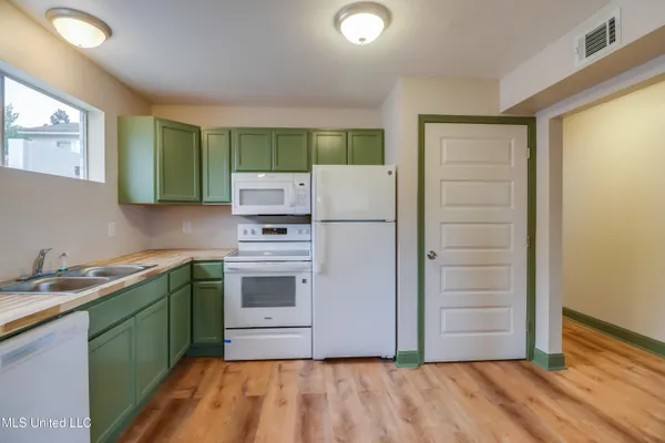 $1,025 | 150 Pat Harrison Street, Unit 3, Biloxi, MS 39530