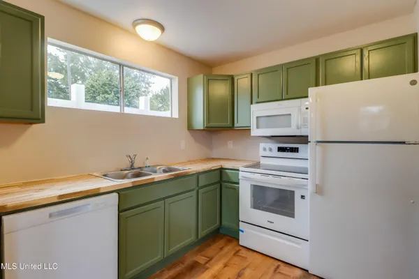 $1,025 | 150 Pat Harrison Street, Unit 3, Biloxi, MS 39530