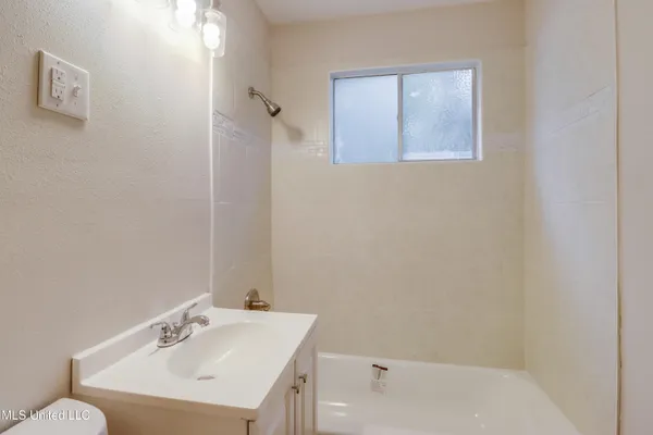 $1,025 | 150 Pat Harrison Street, Unit 3, Biloxi, MS 39530