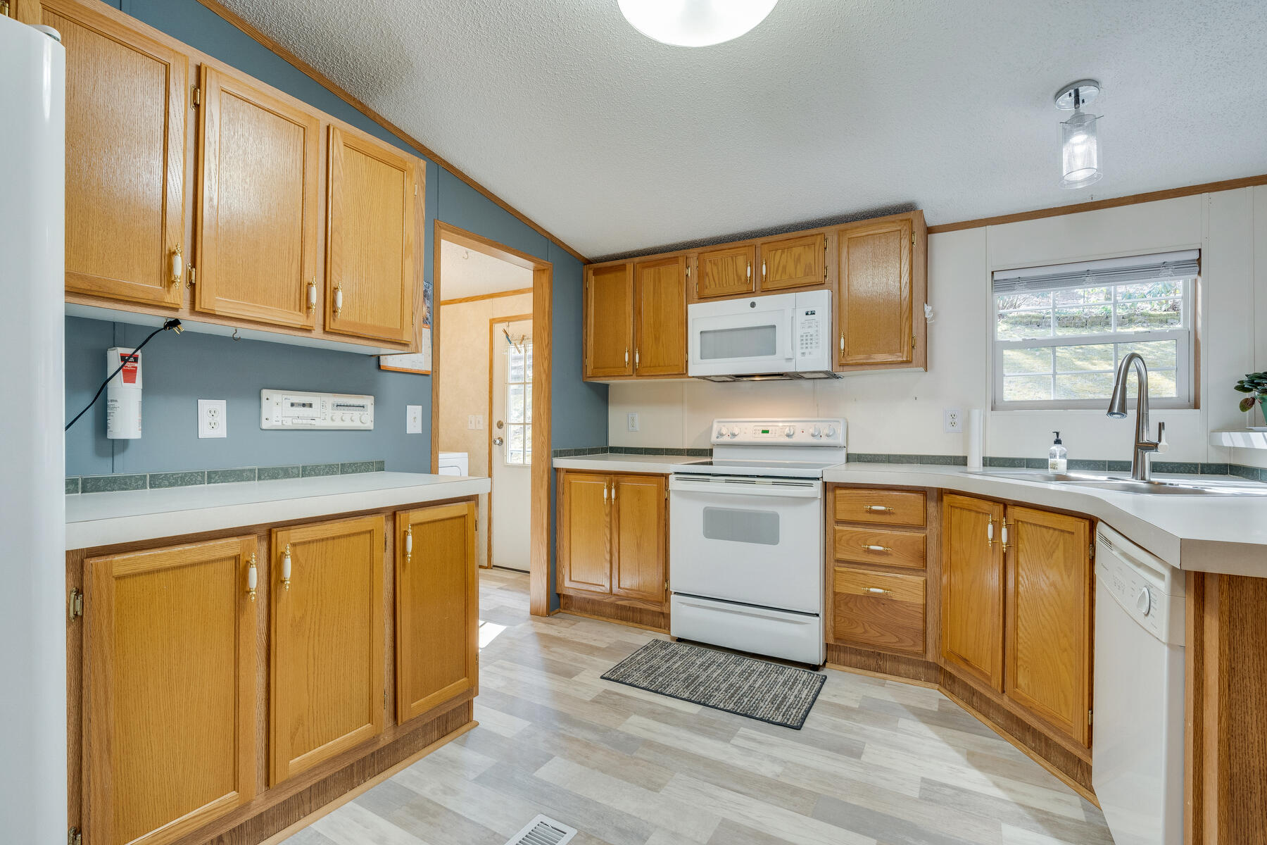 202 Taylor Hollow Road Elizabethton, TN 37643 - Photo 12 of 35 012