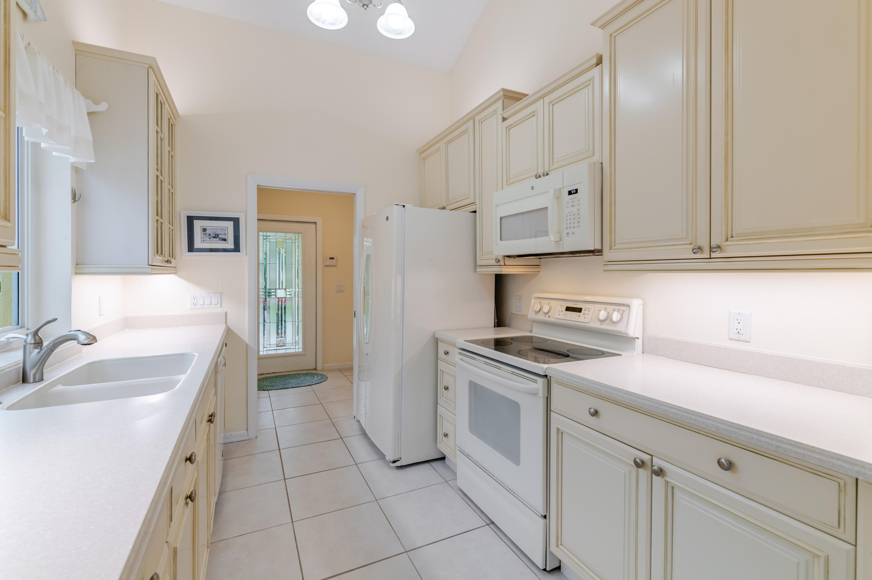 114 Beach Summit Court Jupiter, FL 33477 - Photo 23 of 97 18 Kitchen 3