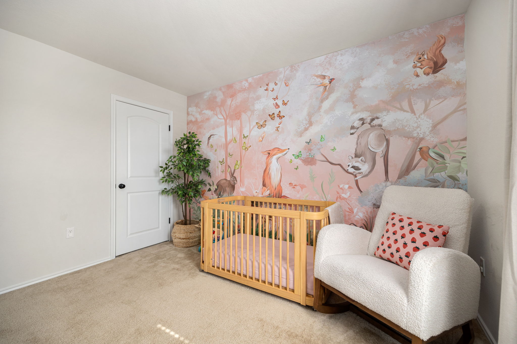 6808 Ellsworth Walk Austin, TX 78724 - Photo 27 of 40 a bedroom with furniture and a potted plant
