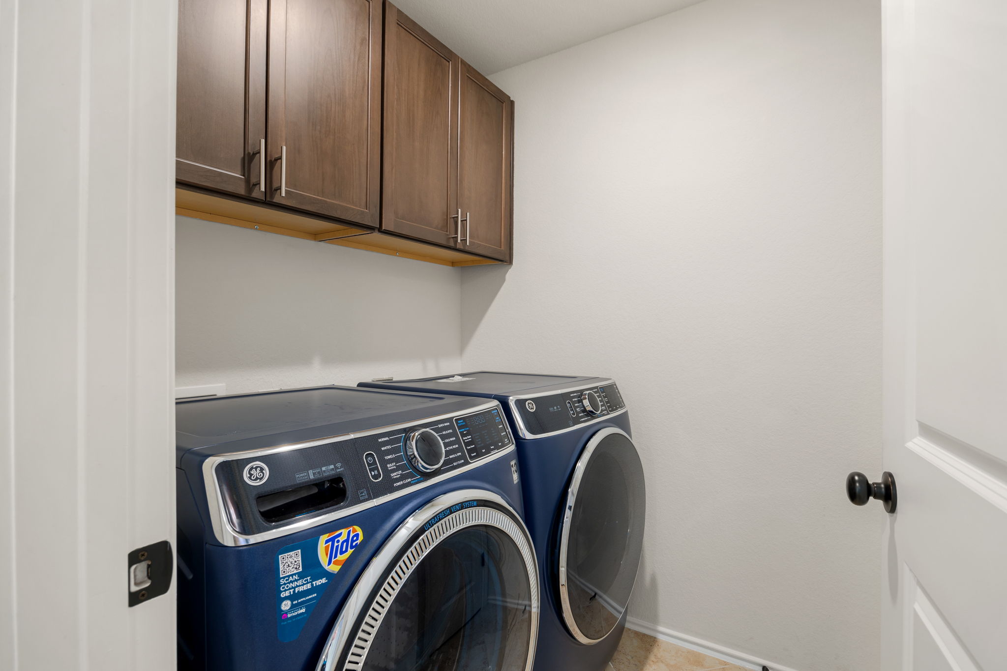 6808 Ellsworth Walk Austin, TX 78724 - Photo 28 of 40 a utility room with dryer and washer