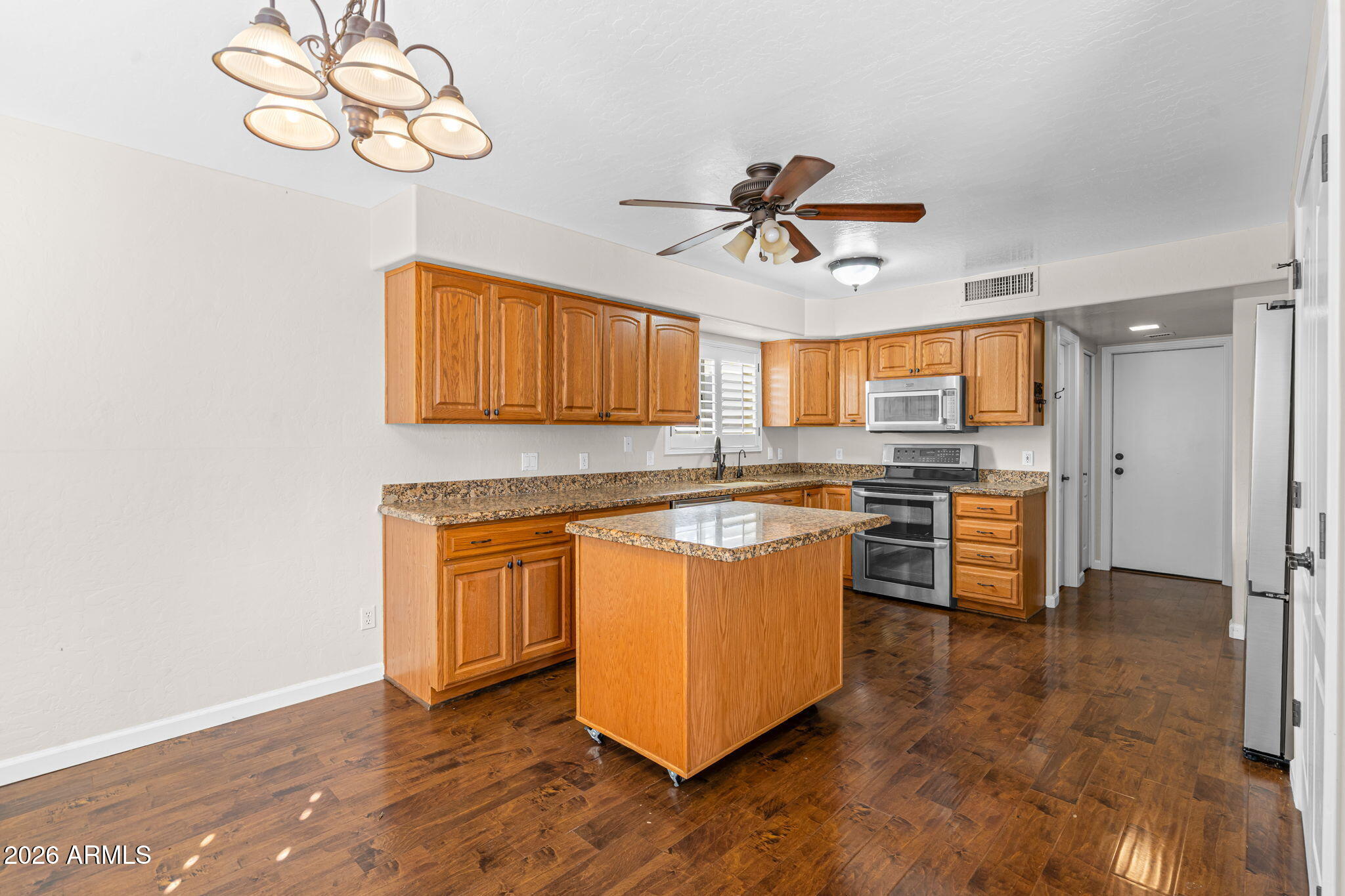 1767 West Encinas Street Gilbert, AZ 85233 - Photo 10 of 42 12-web-or-mls-DSC06044