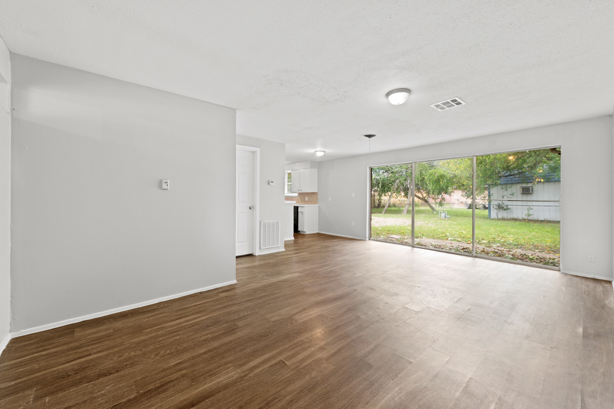 408 Grantham Road Baytown, TX 77521 - Photo 5 of 14