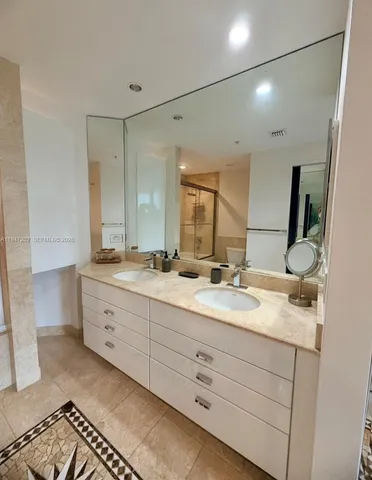 $5,400 | 801 Brickell Key Boulevard, Unit 2401, Miami, FL 33131