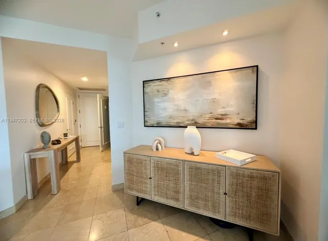 $5,400 | 801 Brickell Key Boulevard, Unit 2401, Miami, FL 33131