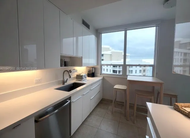 $5,400 | 801 Brickell Key Boulevard, Unit 2401, Miami, FL 33131