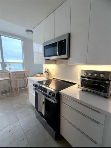 $5,400 | 801 Brickell Key Boulevard, Unit 2401, Miami, FL 33131