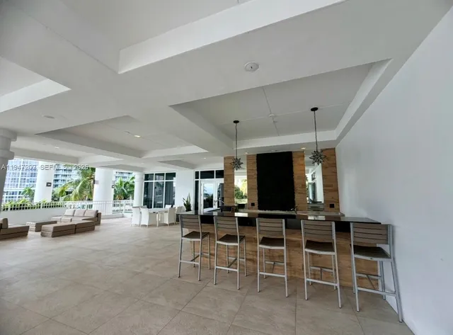 $5,400 | 801 Brickell Key Boulevard, Unit 2401, Miami, FL 33131