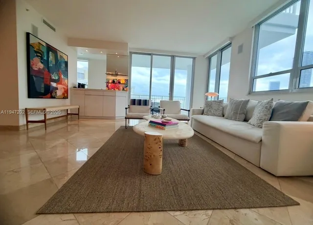 $5,400 | 801 Brickell Key Boulevard, Unit 2401, Miami, FL 33131
