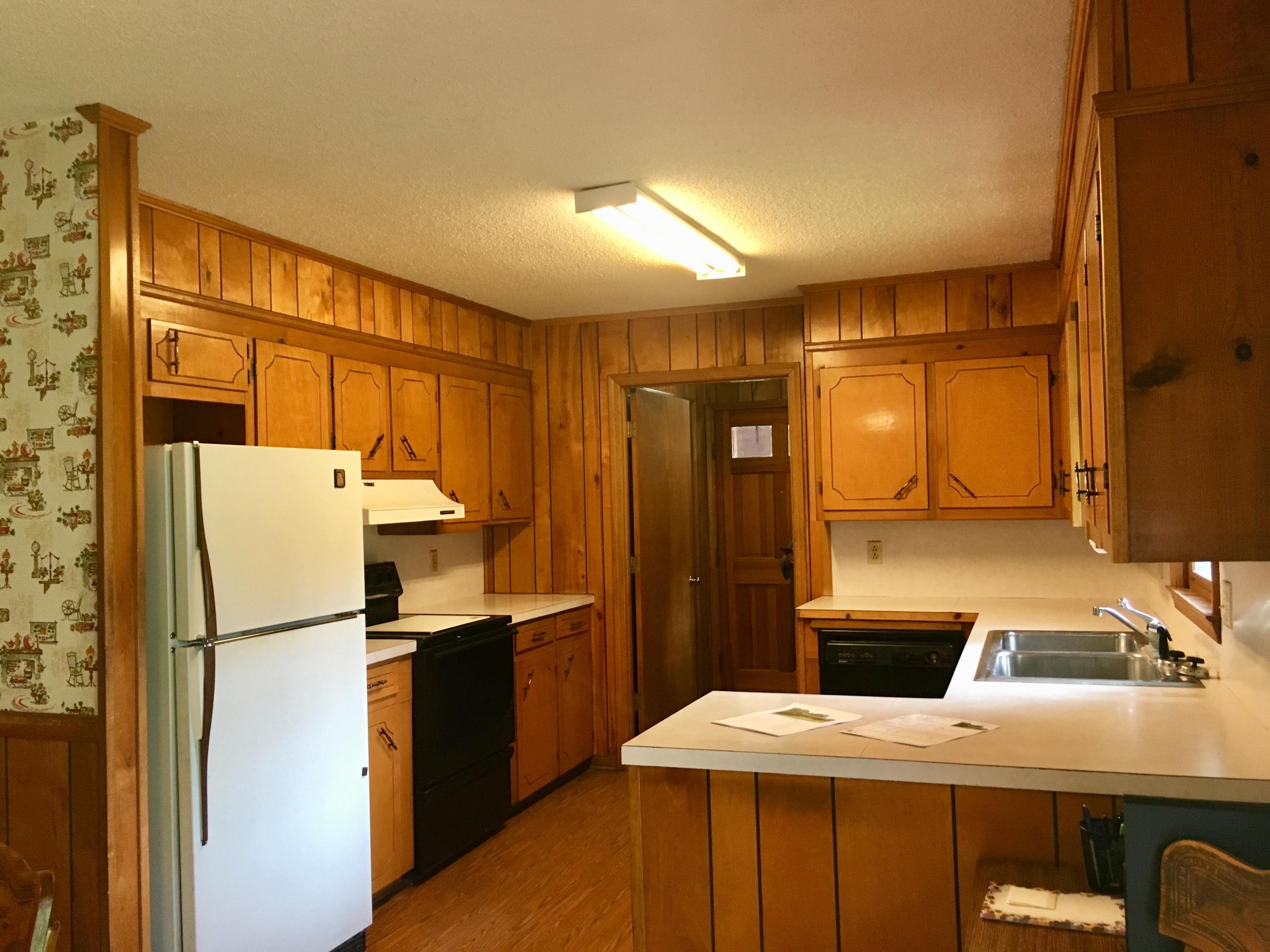 1846 Ruffin Road Walterboro, SC 29488 - Photo 4 of 15 Spacious kitchen