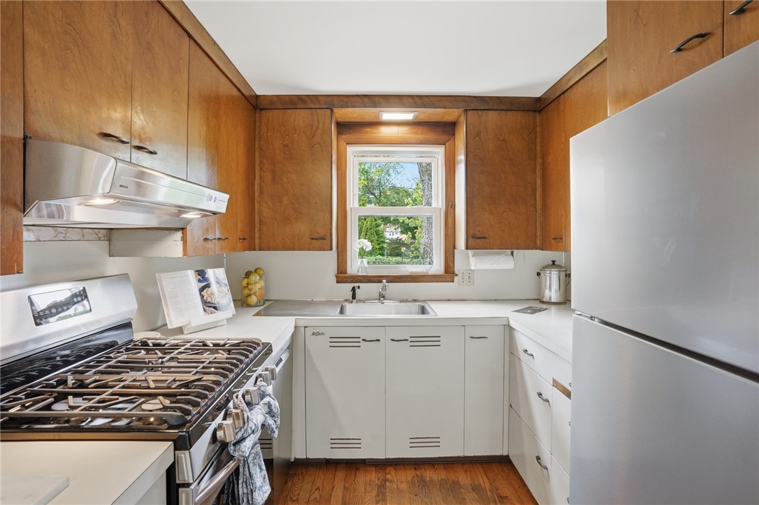 407 Smithfield Avenue Pawtucket, RI 02860 - Photo 7 of 49