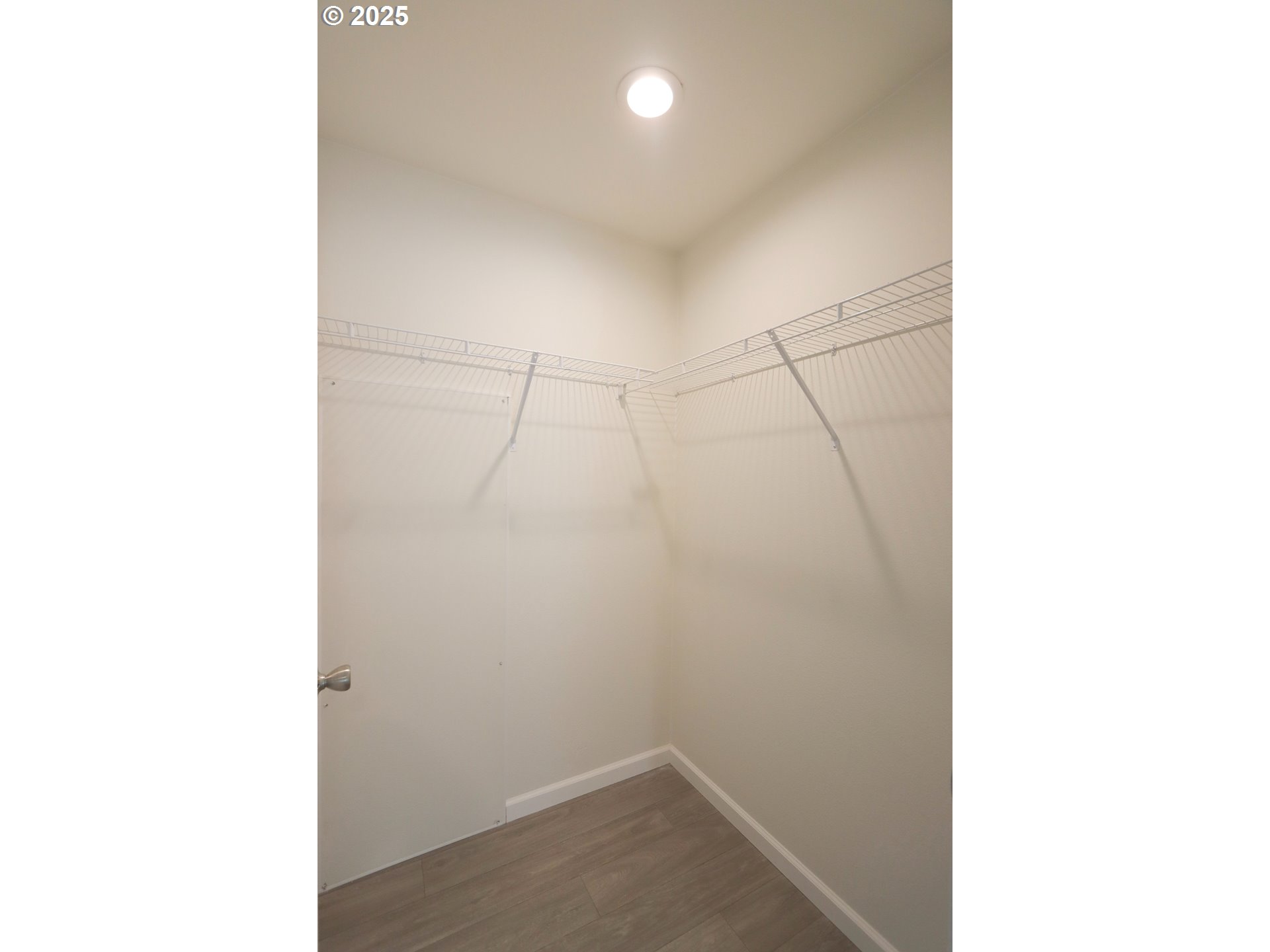 425 Providence Drive Reedsport, OR 97467 - Photo 14 of 33 a picture of a room with a bench