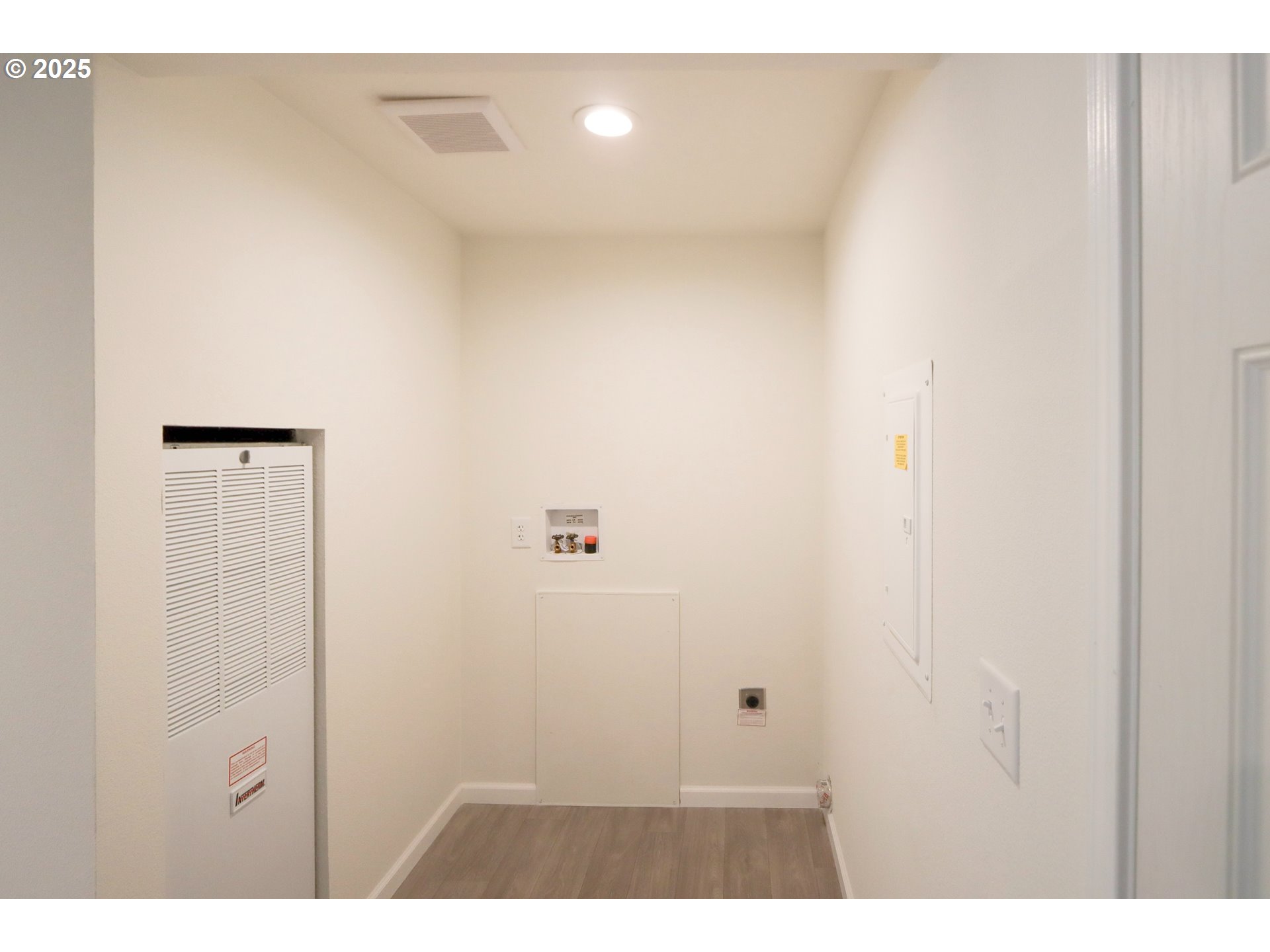 425 Providence Drive Reedsport, OR 97467 - Photo 15 of 33 a view of an empty room