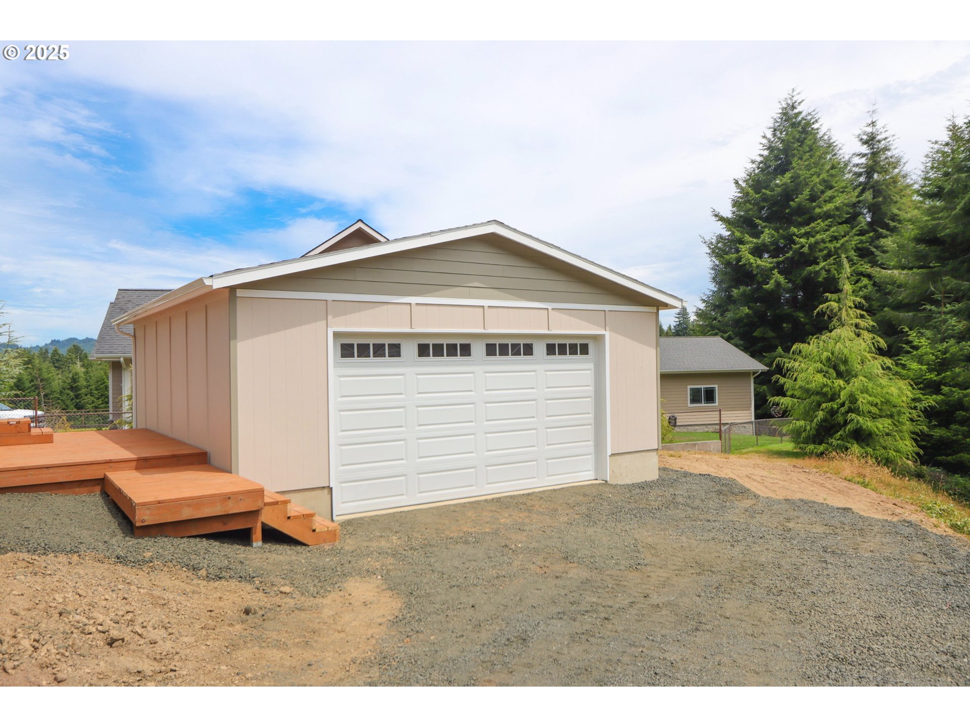 425 Providence Drive Reedsport, OR 97467 - Photo 23 of 33 a view of backyard of house