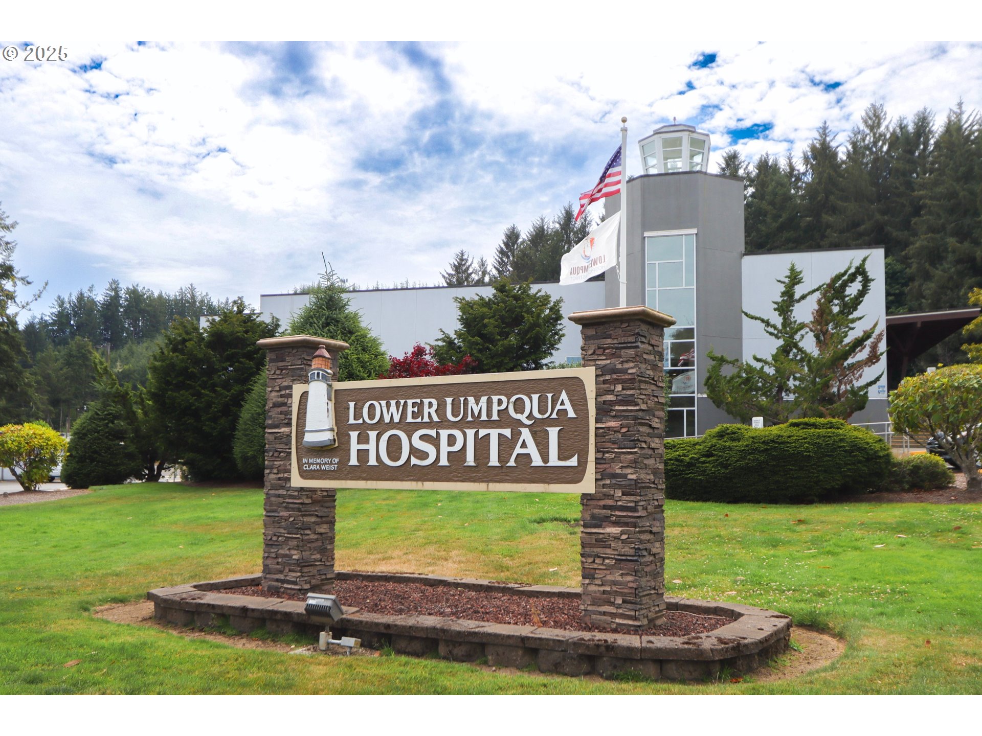 425 Providence Drive Reedsport, OR 97467 - Photo 27 of 33 a sign on the side of the park