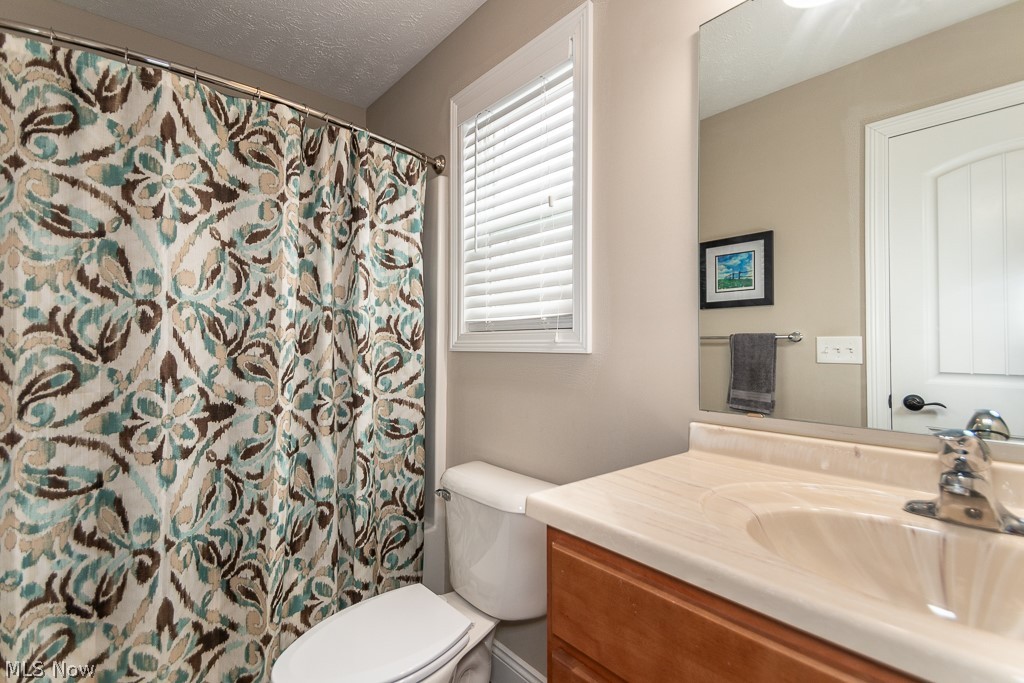 1505 Holmden Road South Euclid, OH 44121 - Photo 22 of 30 2nd Floor Full Bath