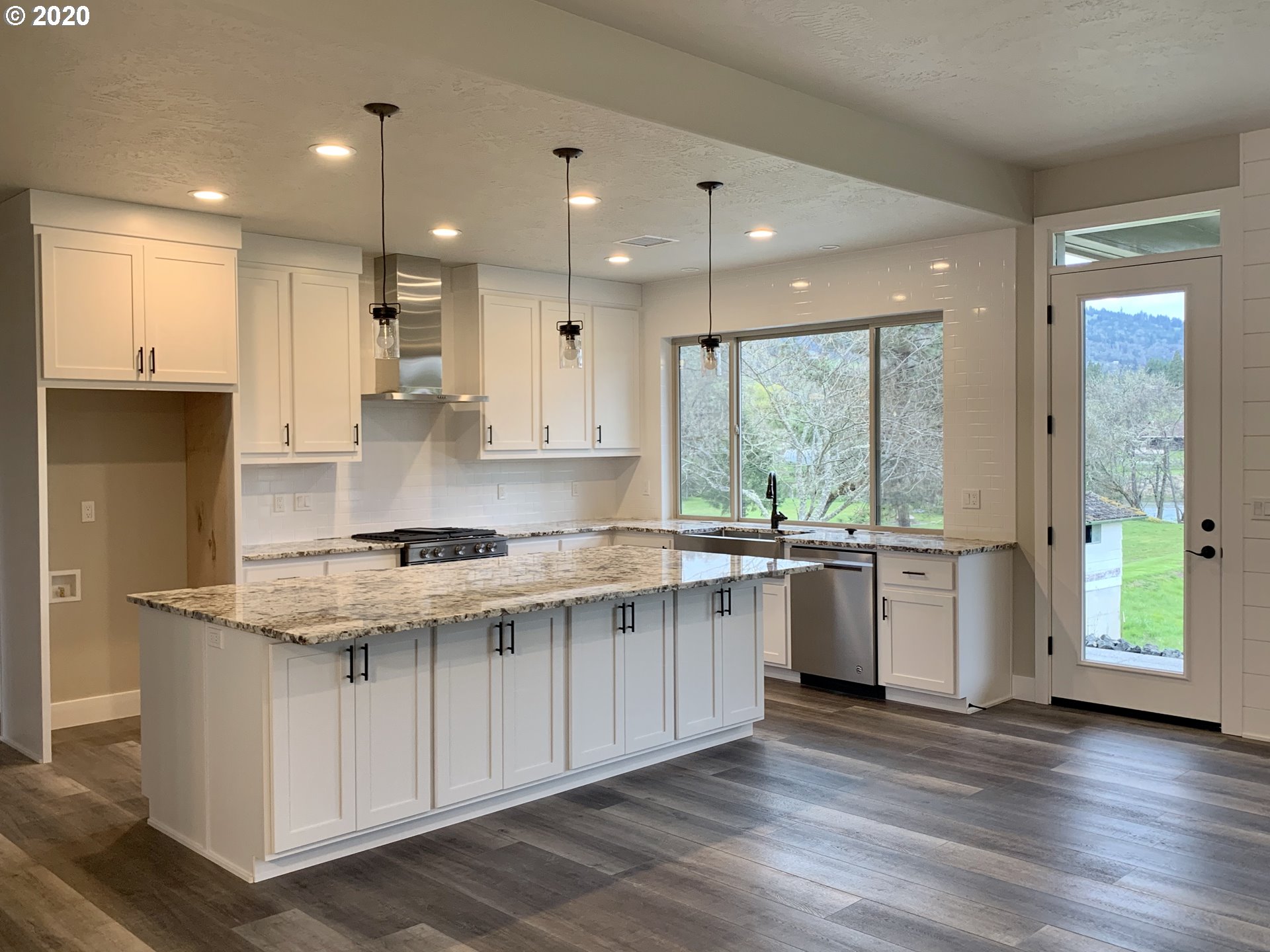 502 River Bend Road Roseburg, OR 97471 - Photo 5 of 31 Gallery Image 5