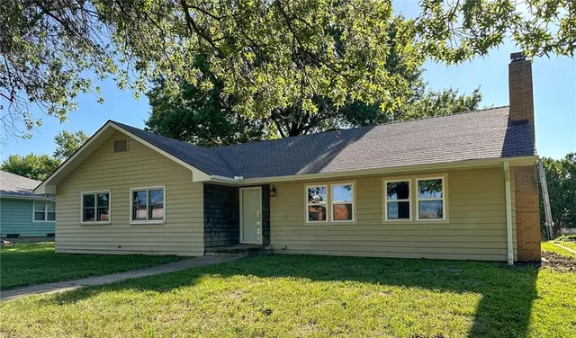 $310,000 | 110 South 8th Street, Burlington, KS 66839