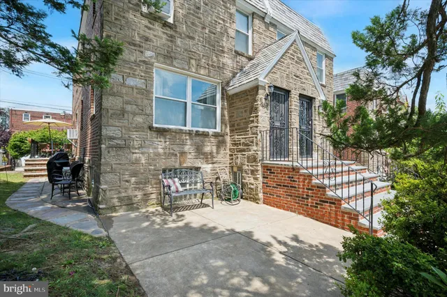 $395,000 | 933 Slocum Street, Philadelphia, PA 19150