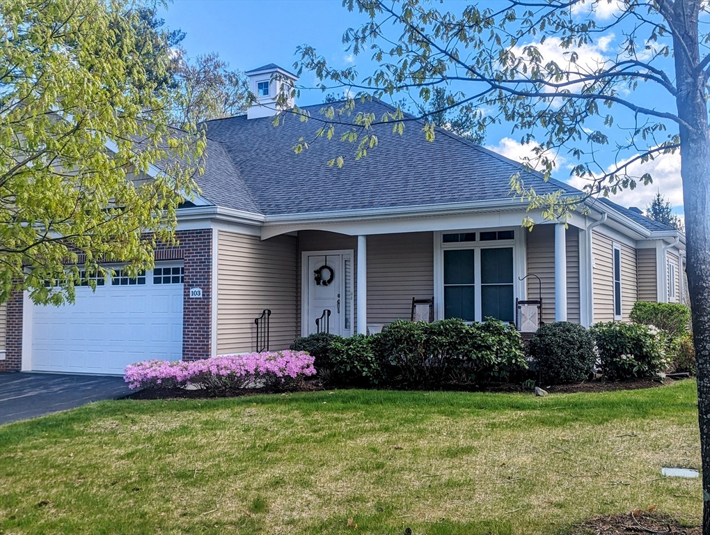 103 Red Maple Run, Unit 103 Norfolk, MA 02056 - Photo 1 of 30 a front view of house with yard and green space