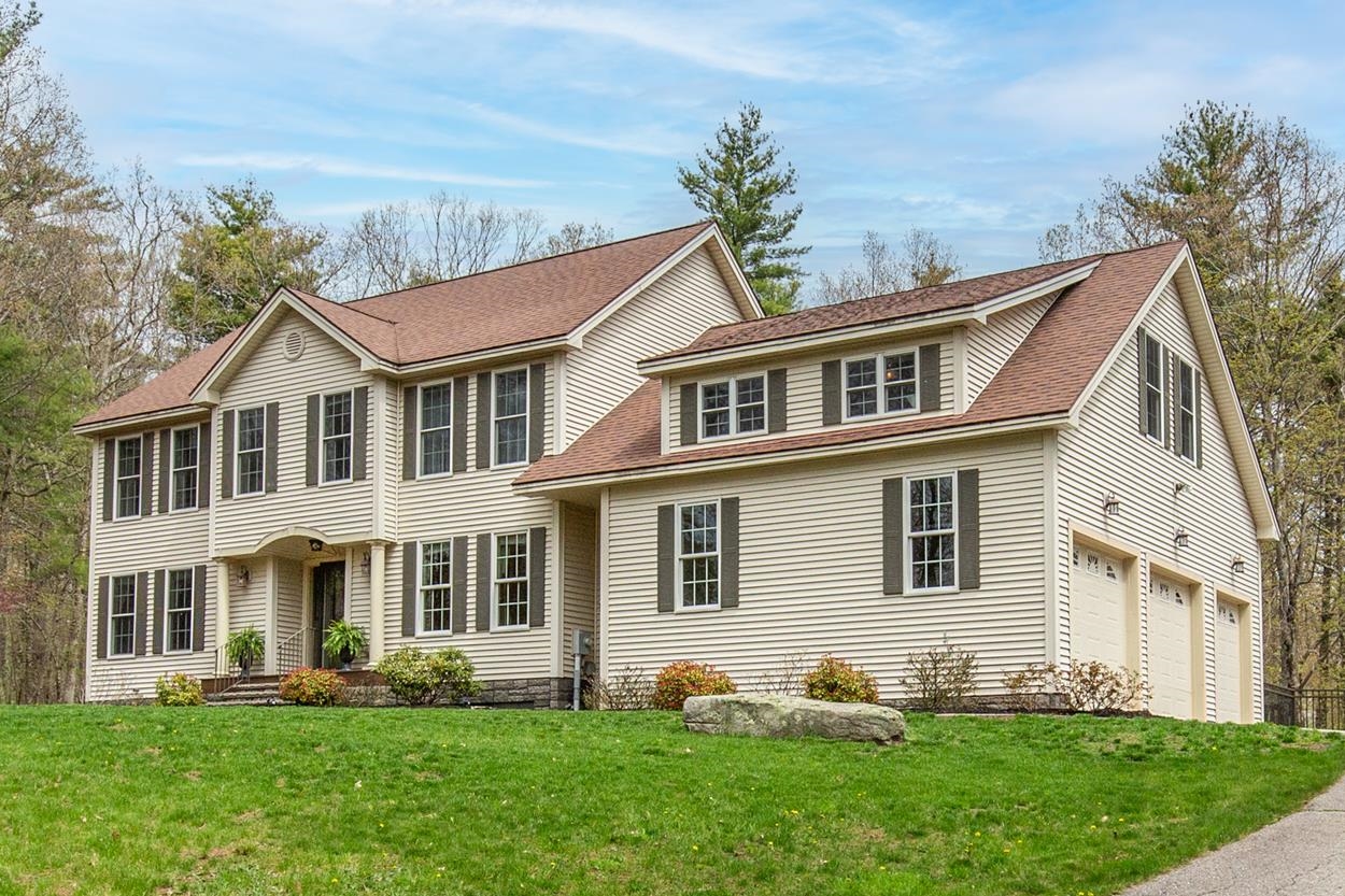 149 Calef Island Road Barrington, NH 03825 - Photo 1 of 40