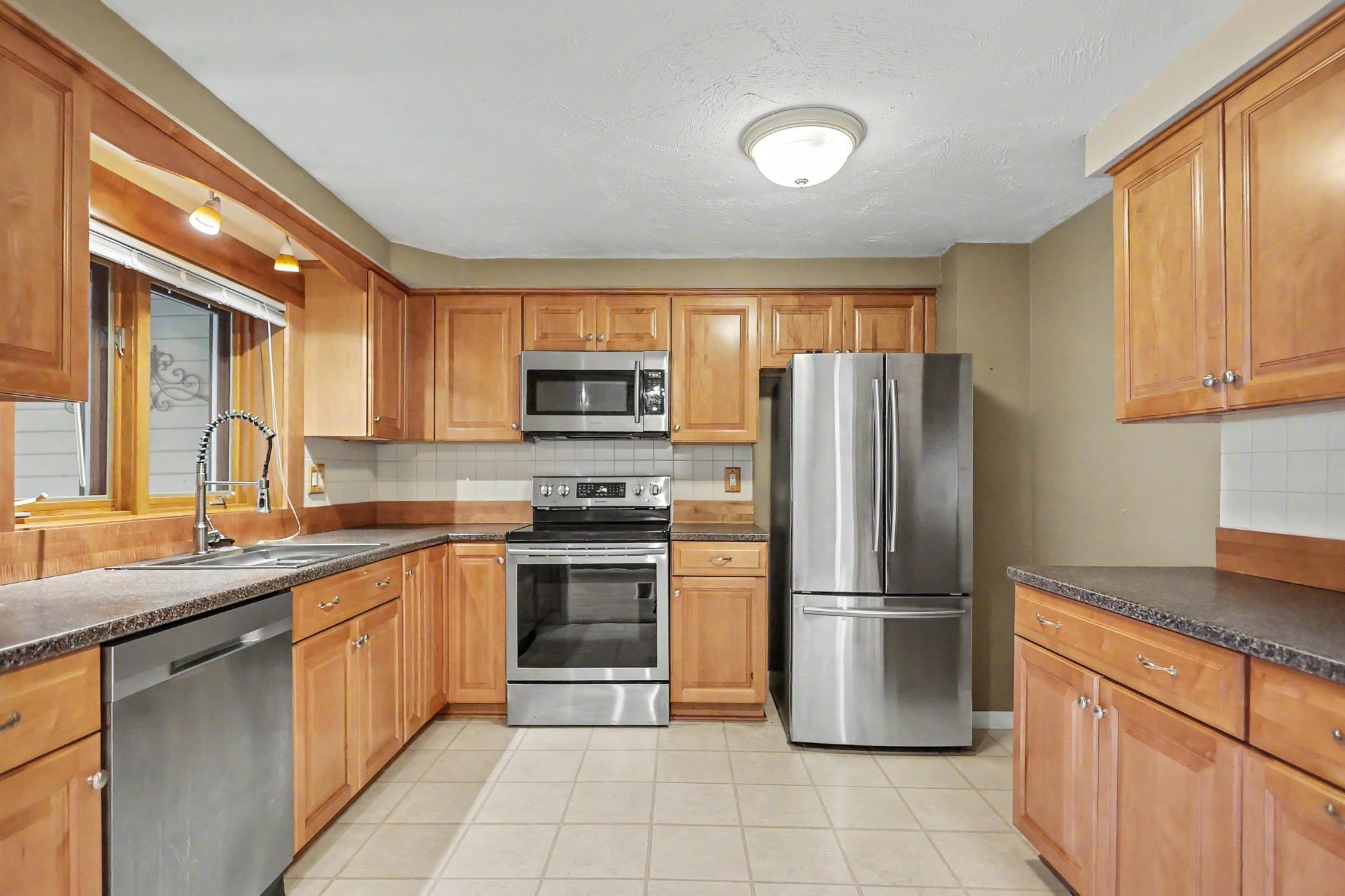 5 Tsienneto Road, Unit 110 Derry, NH 03038 - Photo 8 of 37 Gallery Image 8