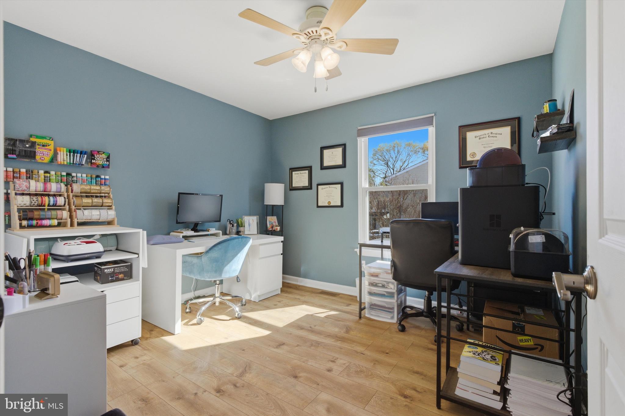 101 Cottage Grove Drive Pasadena, MD 21122 - Photo 18 of 35 a workspace with furniture