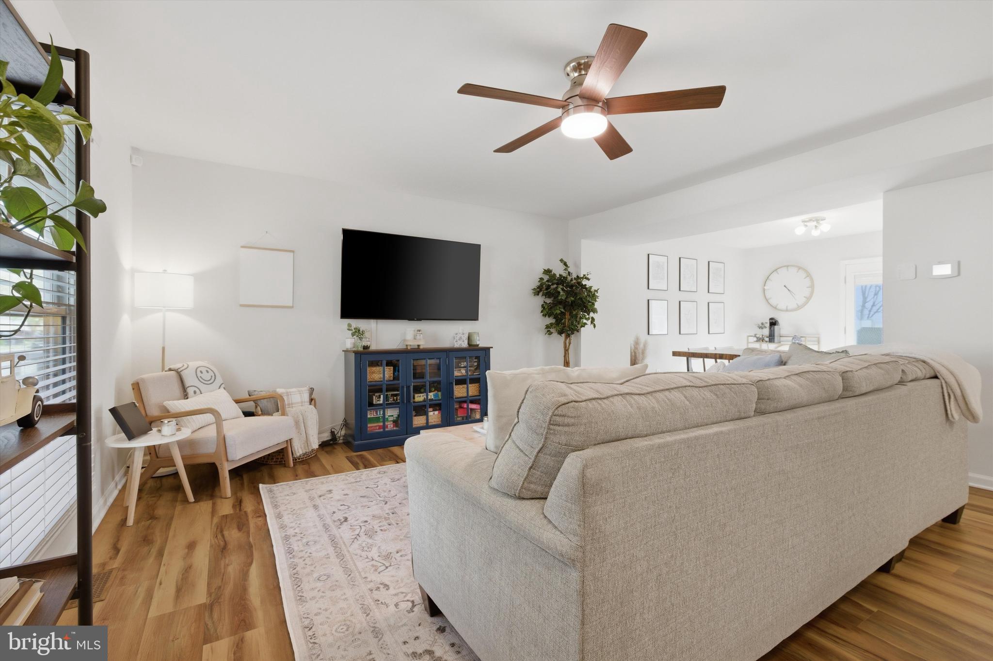 101 Cottage Grove Drive Pasadena, MD 21122 - Photo 5 of 35 a living room with furniture and a flat screen tv