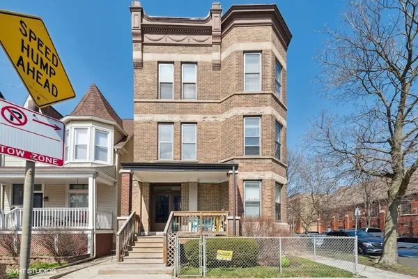 $2,750 | 4032 North Wolcott Avenue, Unit 2F, Chicago, IL 60613