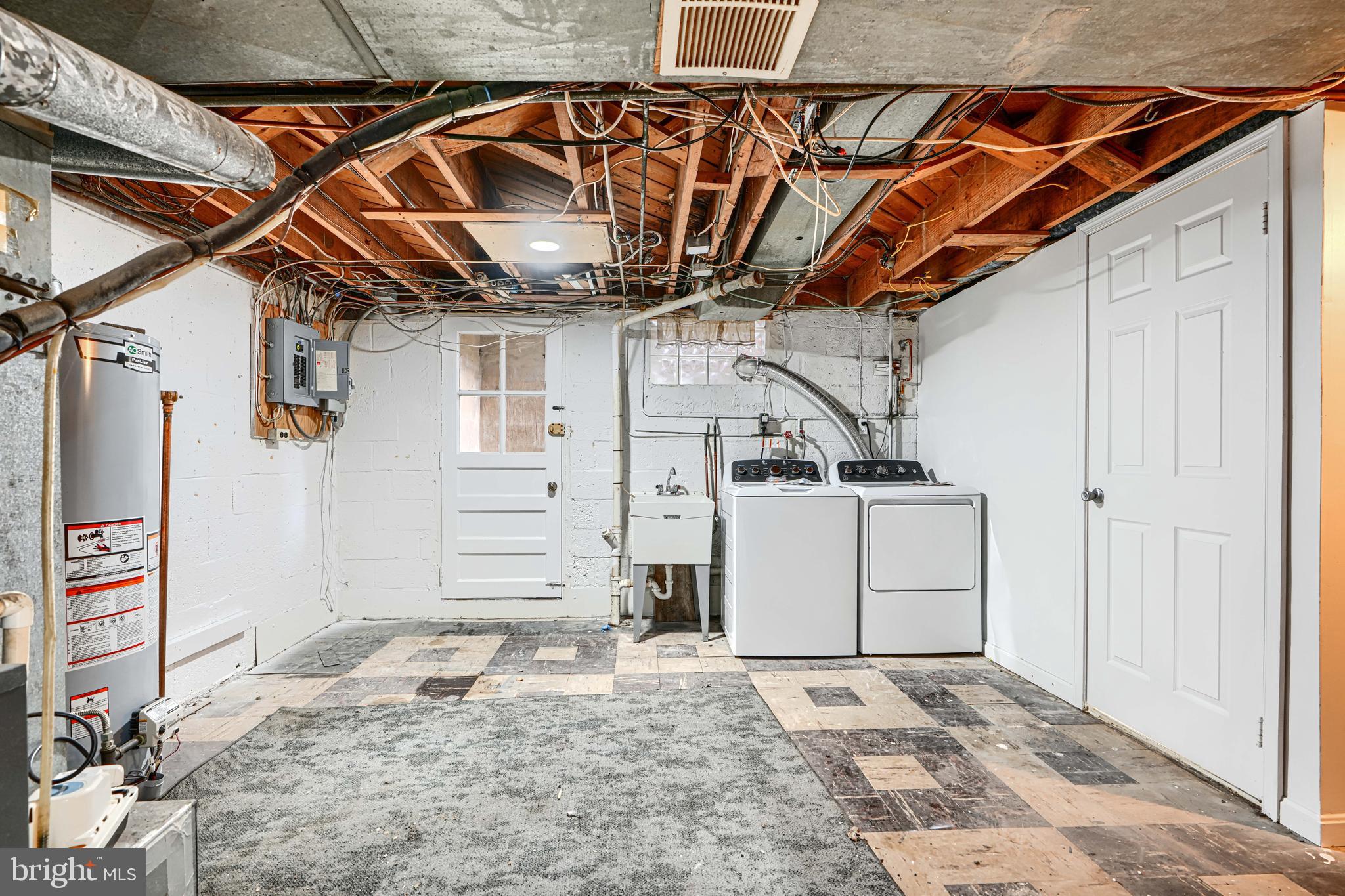 8235 Pleasant Plains Road Towson, MD 21286 - Photo 31 of 42 a view of a garage