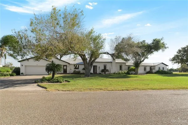 $649,500 | 1420 West Estero Drive, Progreso Lakes, TX 78596