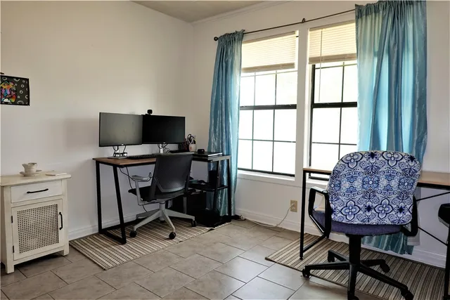 $164,900 | 1017 East Huntington Street, Beeville, TX 78102