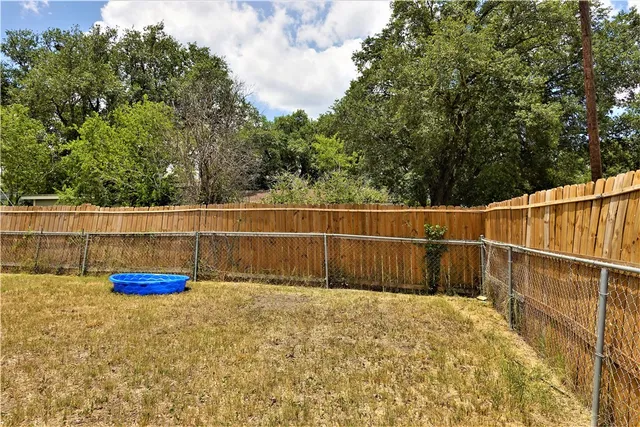 $164,900 | 1017 East Huntington Street, Beeville, TX 78102