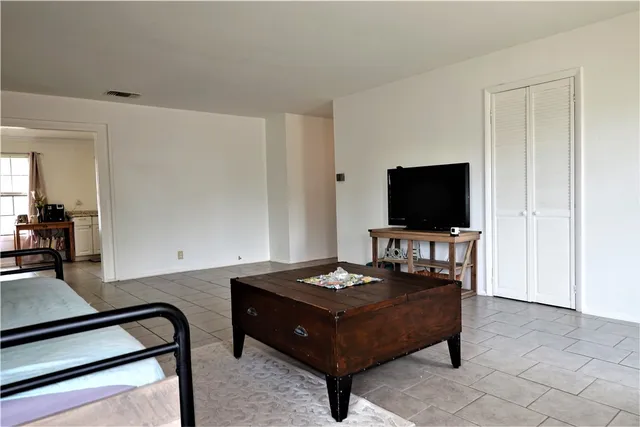 $164,900 | 1017 East Huntington Street, Beeville, TX 78102