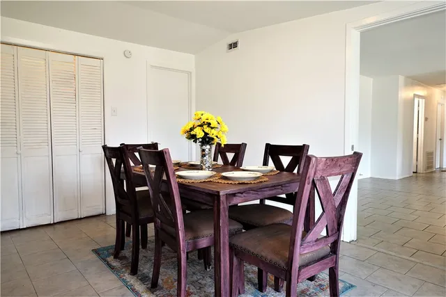 $164,900 | 1017 East Huntington Street, Beeville, TX 78102