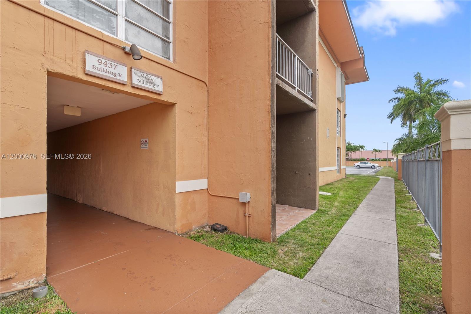 9441 Southwest 76th Street, Unit V32 Miami, FL 33173 - Photo 20 of 28 a view of a back yard of the house