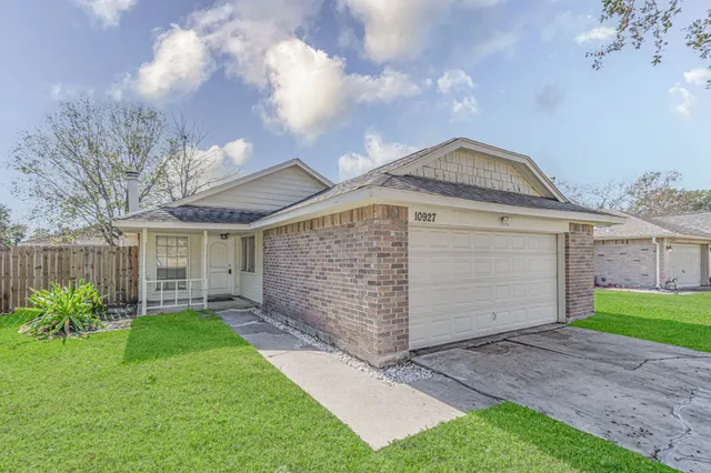 $1,750 | 10927 Spanish Grant Drive, Sugar Land, TX 77498