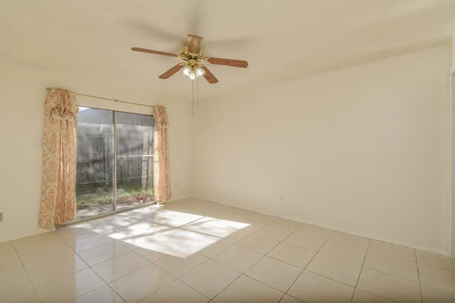 $1,750 | 10927 Spanish Grant Drive, Sugar Land, TX 77498