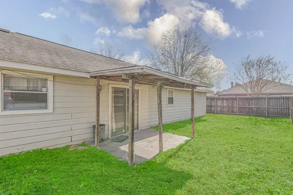 a view of a back yard of the house