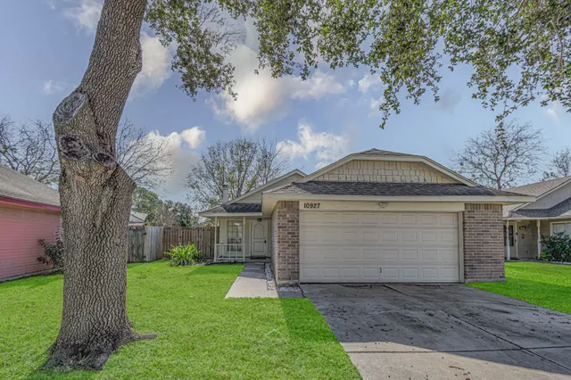 $1,750 | 10927 Spanish Grant Drive, Sugar Land, TX 77498