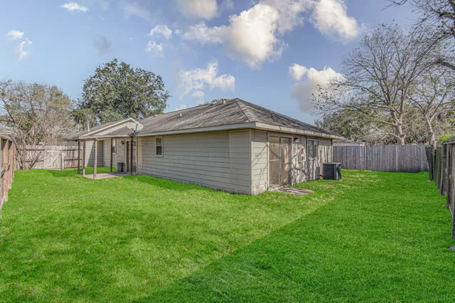 $1,750 | 10927 Spanish Grant Drive, Sugar Land, TX 77498