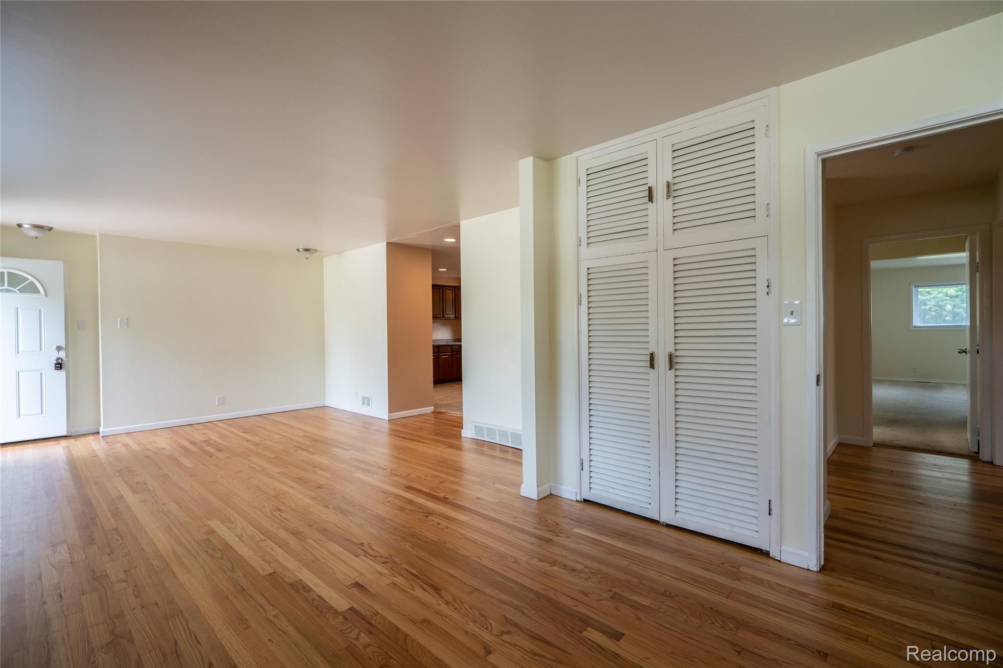 21908 Evergreen Road Southfield, MI 48075 - Photo 9 of 32 Evergreen-10.jpg