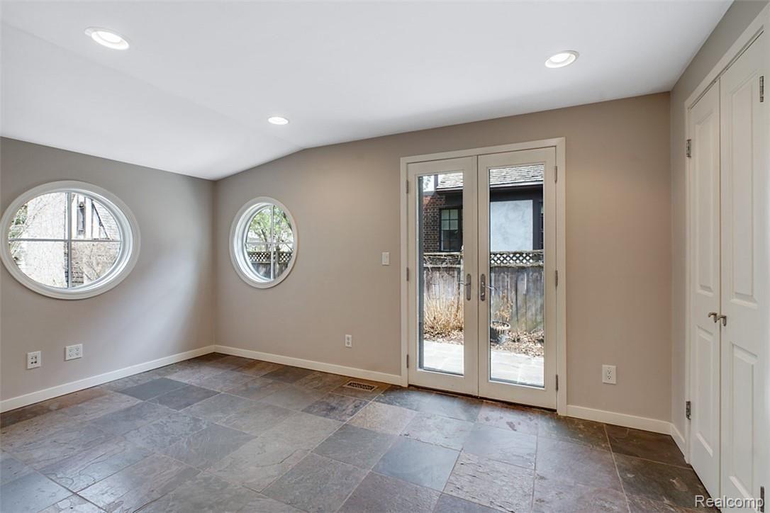 711 Rivenoak Street Birmingham, MI 48009 - Photo 14 of 58 dsc03463-dsc03465.jpg