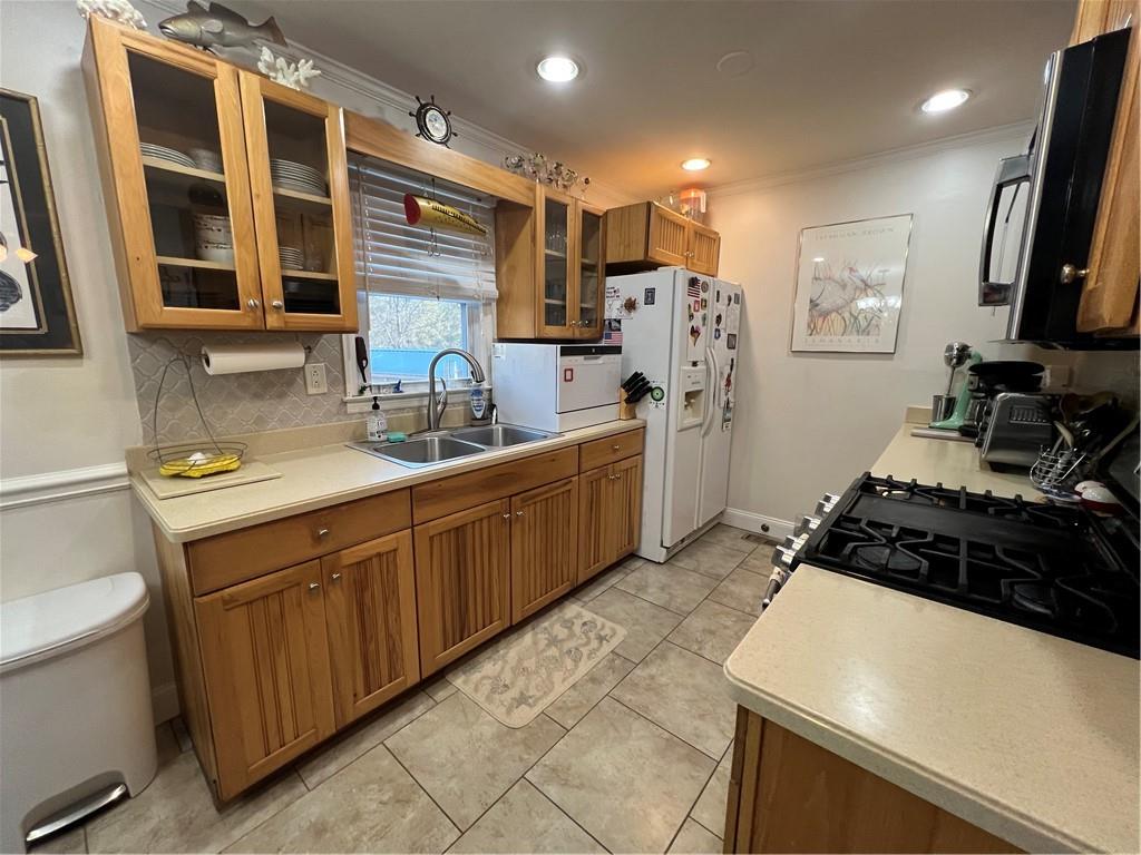 131 Twin Bridges Road Southwest Eatonton, GA 31024 - Photo 22 of 53 a kitchen with stainless steel appliances a sink stove and refrigerator
